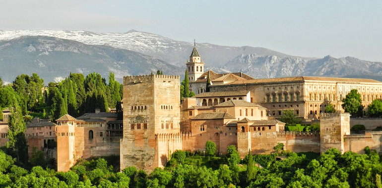 conjunto de patrimonio histórico de la alhambra (granada) en españa 