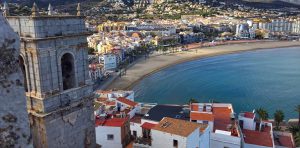 pese a los tópicos, peñíscola es una de las playas más tranquilas de España