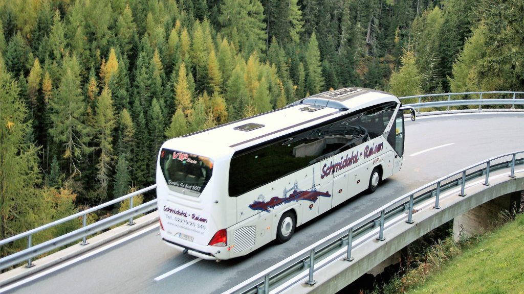 Abono gratuito Renfe: destinos más baratos en autobús